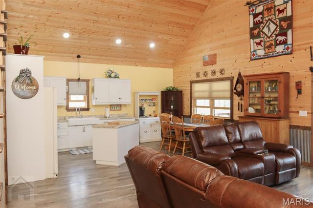 15785 Commander Drive, Dixon, MO 65459