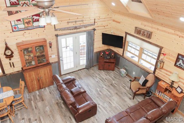 15785 Commander Drive, Dixon, MO 65459