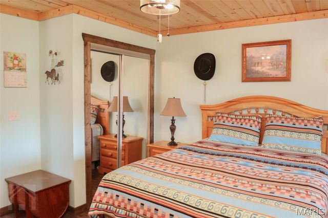 15785 Commander Drive, Dixon, MO 65459