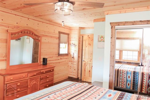 15785 Commander Drive, Dixon, MO 65459