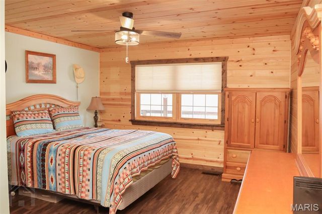 15785 Commander Drive, Dixon, MO 65459