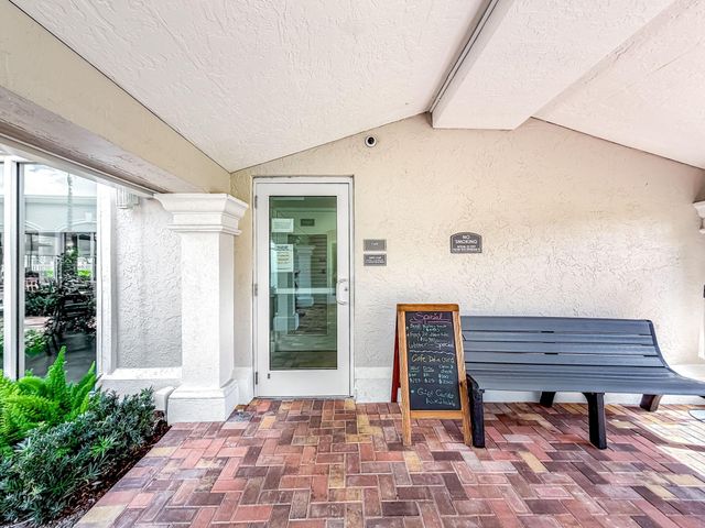 6367 Kings Gate Circle, Delray Beach, FL 33484