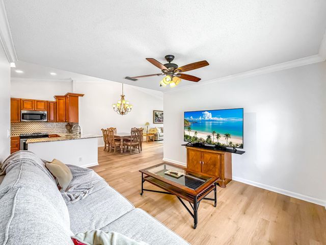 6367 Kings Gate Circle, Delray Beach, FL 33484