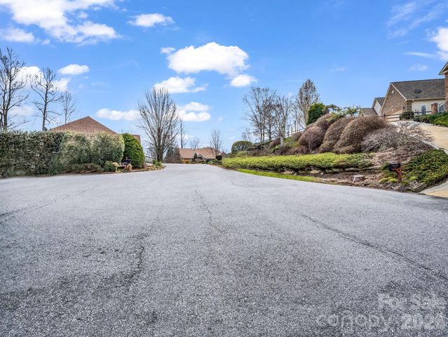 2325 Pommel Road 2325, Hendersonville, NC 28791