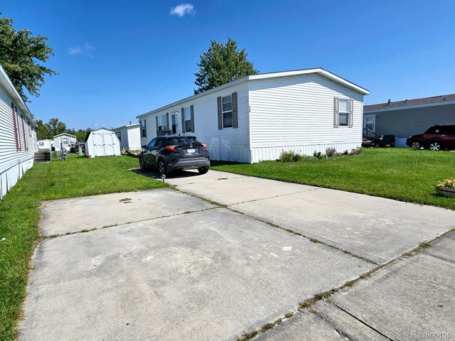 528 ELMWOOD Lane, Columbus Township, MI 48063
