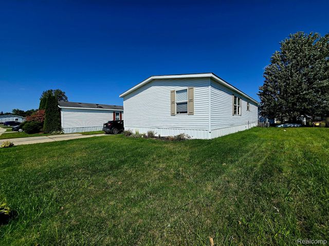 528 ELMWOOD Lane, Columbus Township, MI 48063