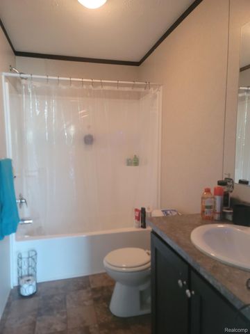 528 ELMWOOD Lane, Columbus Township, MI 48063