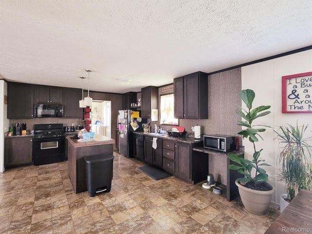 528 ELMWOOD Lane, Columbus Township, MI 48063