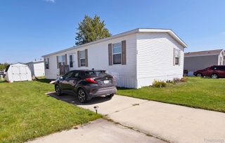 528 ELMWOOD Lane, Columbus Township, MI 48063