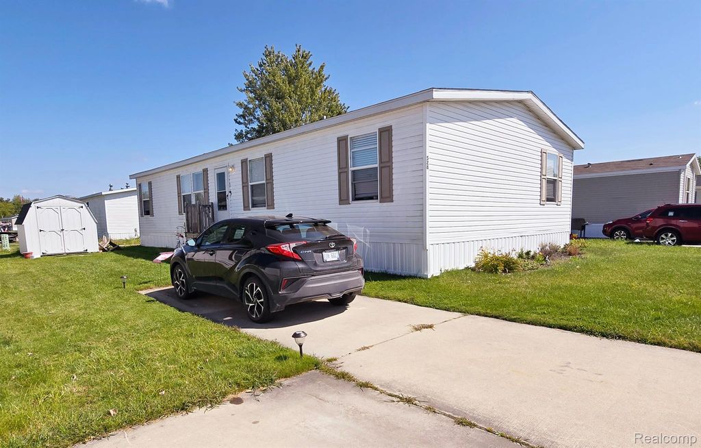 528 ELMWOOD Lane, Columbus Township, MI 48063