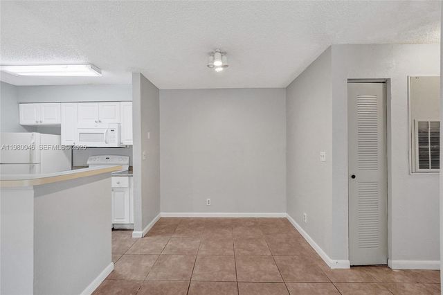 2846 S University Dr 4102, Davie, FL 33328