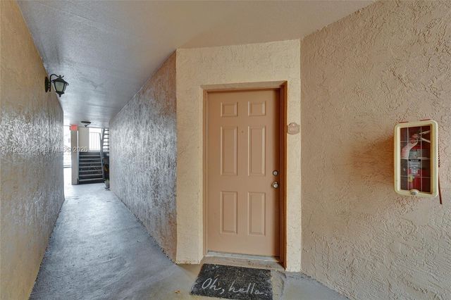 2846 S University Dr 4102, Davie, FL 33328