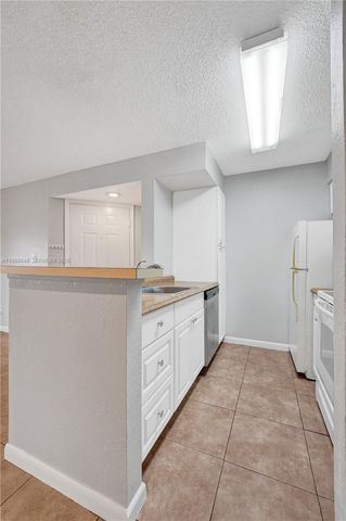 2846 S University Dr 4102, Davie, FL 33328