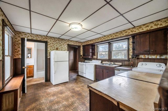 31 West Avenue, West Sayville, NY 11796