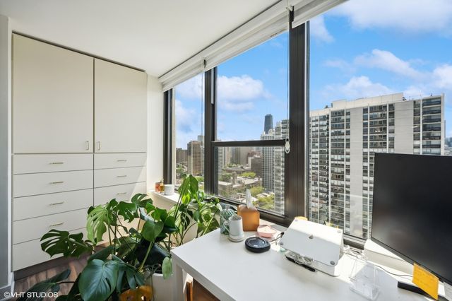 1560 N SANDBURG Terrace 2401, Chicago, IL 60610