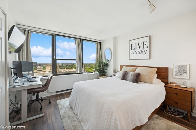 1560 N SANDBURG Terrace 2401, Chicago, IL 60610