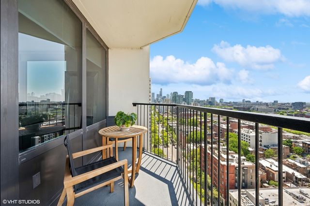 1560 N SANDBURG Terrace 2401, Chicago, IL 60610