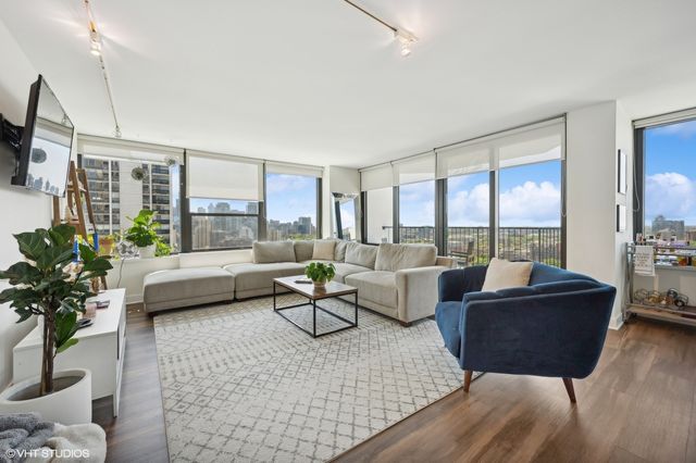 1560 N SANDBURG Terrace 2401, Chicago, IL 60610