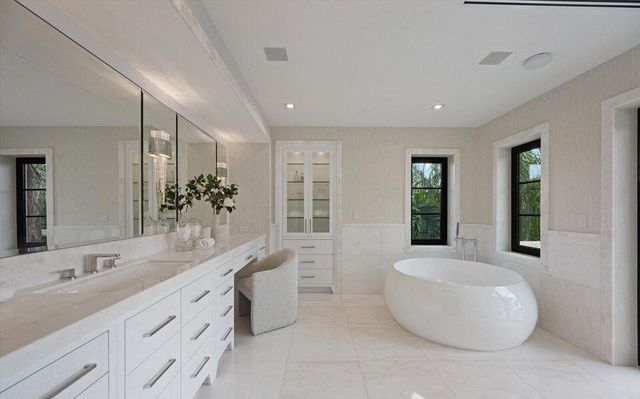 1260 N Lake Way, Palm Beach, FL 33480