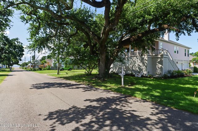 402 S Nicholson Avenue, Long Beach, MS 39560