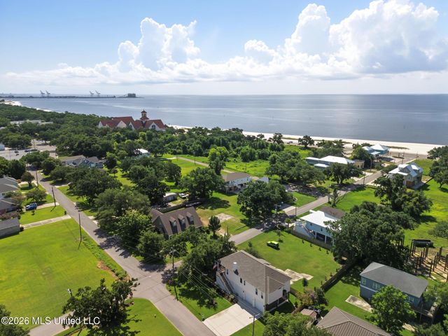 402 S Nicholson Avenue, Long Beach, MS 39560