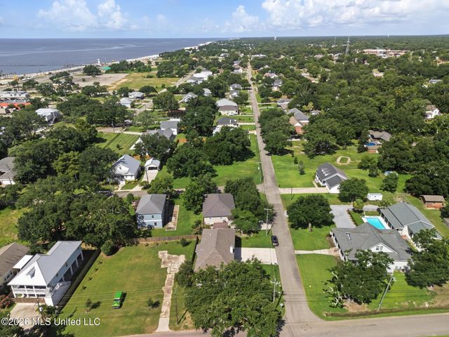 402 S Nicholson Avenue, Long Beach, MS 39560