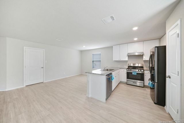 10135 Braun Cloud, San Antonio, TX 78254