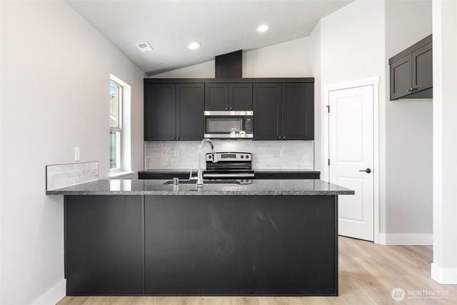 215 Lessor Loop, Moses Lake, WA 98837