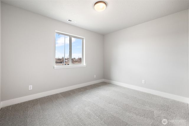 215 Lessor Loop, Moses Lake, WA 98837