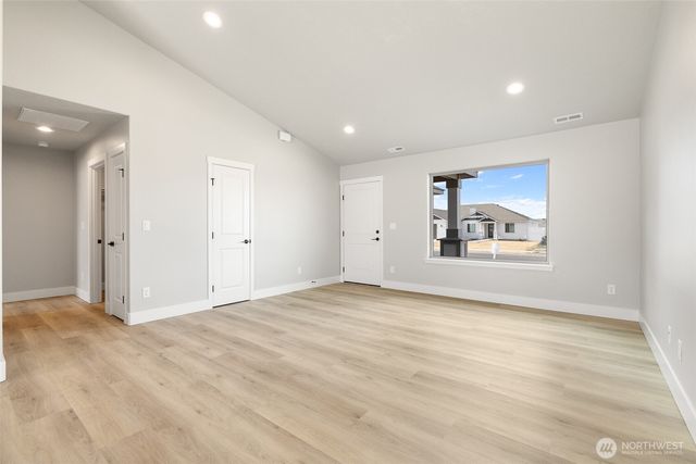 215 Lessor Loop, Moses Lake, WA 98837