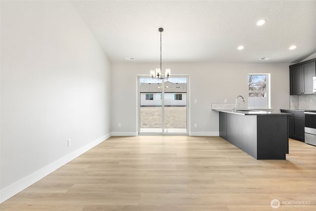 215 Lessor Loop, Moses Lake, WA 98837