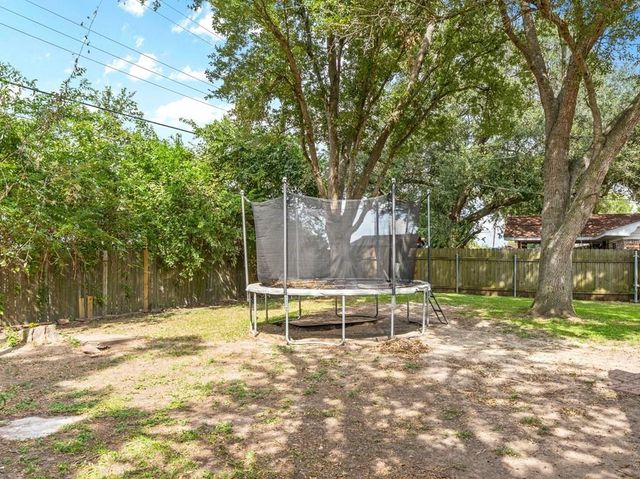 4009 Rice Avenue, Bay City, TX 77414