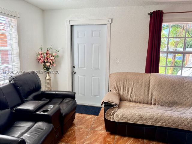 343 W 11th St, Hialeah, FL 33010