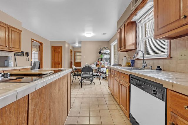 3247 PATRICIA ELLEN DR, Bartlett, TN 38133