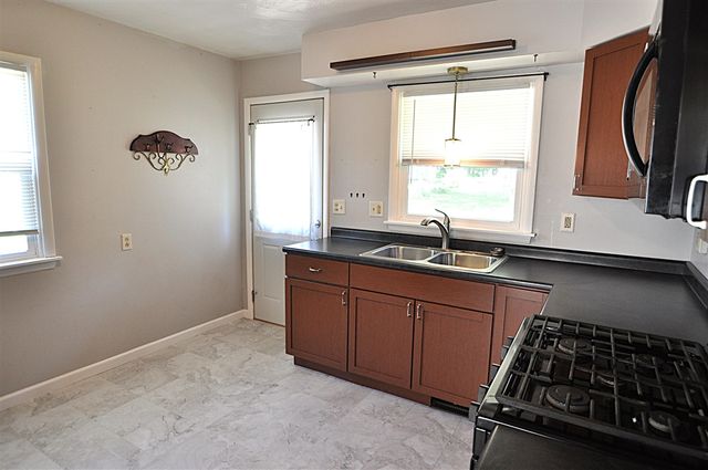 3053 S 3rd Street, Niles, MI 49120