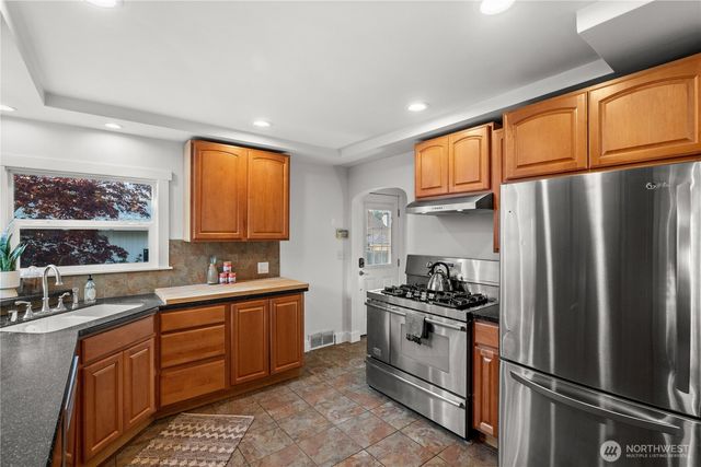 801 N Stevens Street, Tacoma, WA 98406