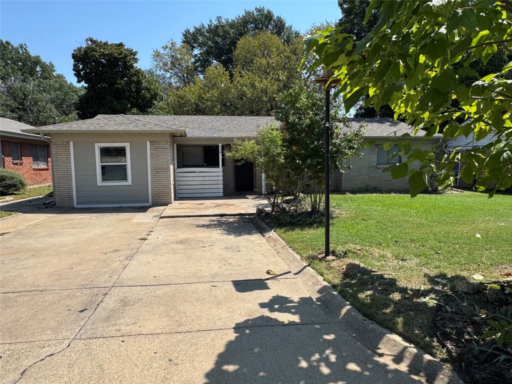 408 Simmons Drive, Hurst, TX 76053