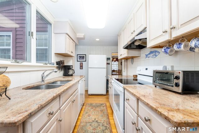 27 Edgerton Street, East Hampton, CT 06424