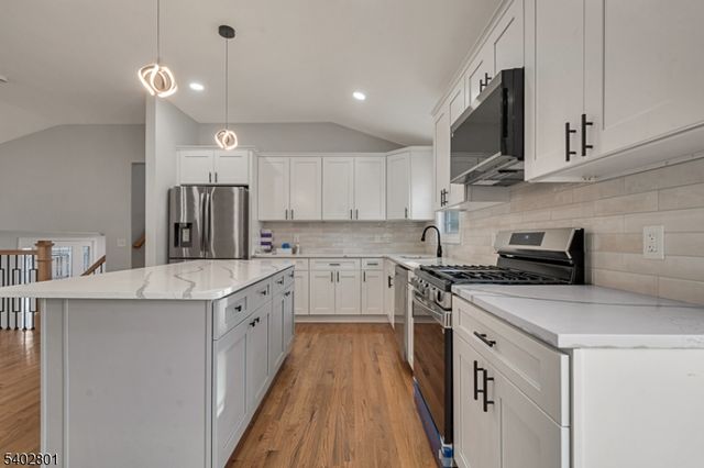 21 Vauxhall Rd, East Brunswick Twp., NJ 08816