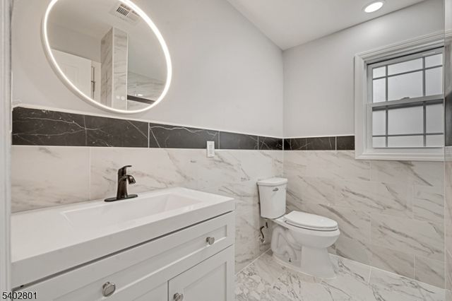 21 Vauxhall Rd, East Brunswick Twp., NJ 08816