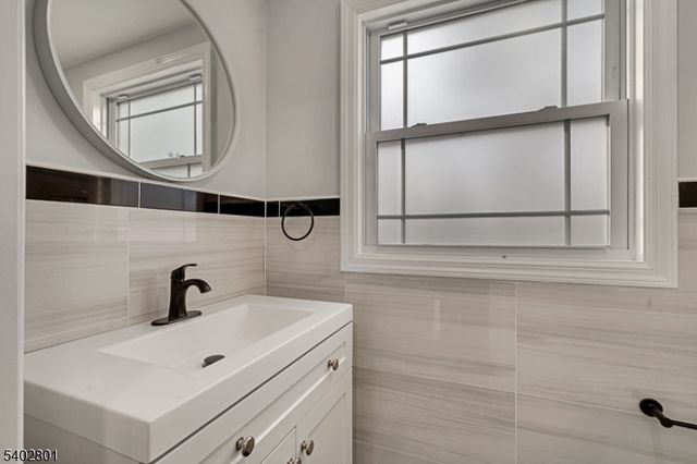 21 Vauxhall Rd, East Brunswick Twp., NJ 08816