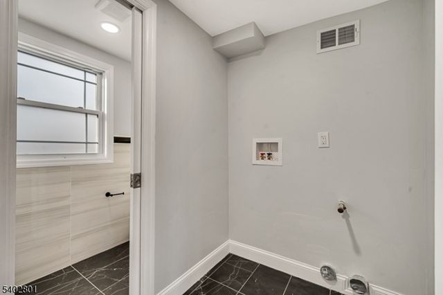 21 Vauxhall Rd, East Brunswick Twp., NJ 08816