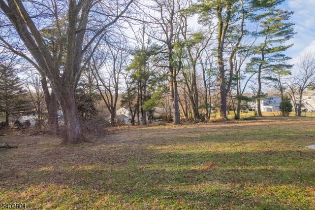 21 Vauxhall Rd, East Brunswick Twp., NJ 08816