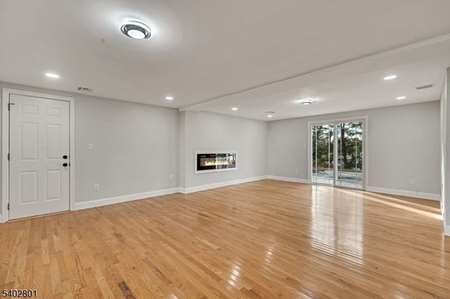 21 Vauxhall Rd, East Brunswick Twp., NJ 08816