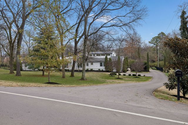 3900 Crestridge Dr, Nashville, TN 37204