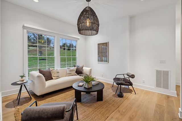 3900 Crestridge Dr, Nashville, TN 37204