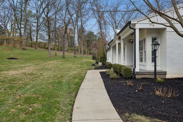 3900 Crestridge Dr, Nashville, TN 37204