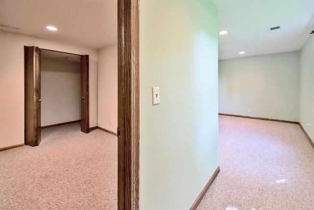 629 W Mohawk Trail, Deforest, WI 53532