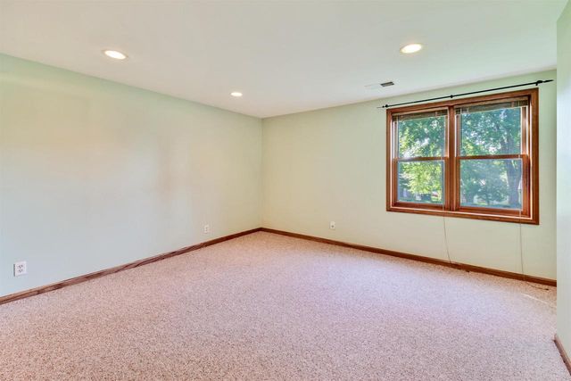629 W Mohawk Trail, Deforest, WI 53532