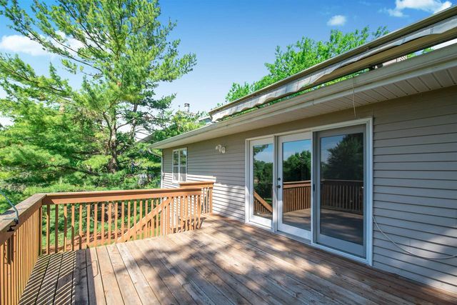 629 W Mohawk Trail, Deforest, WI 53532